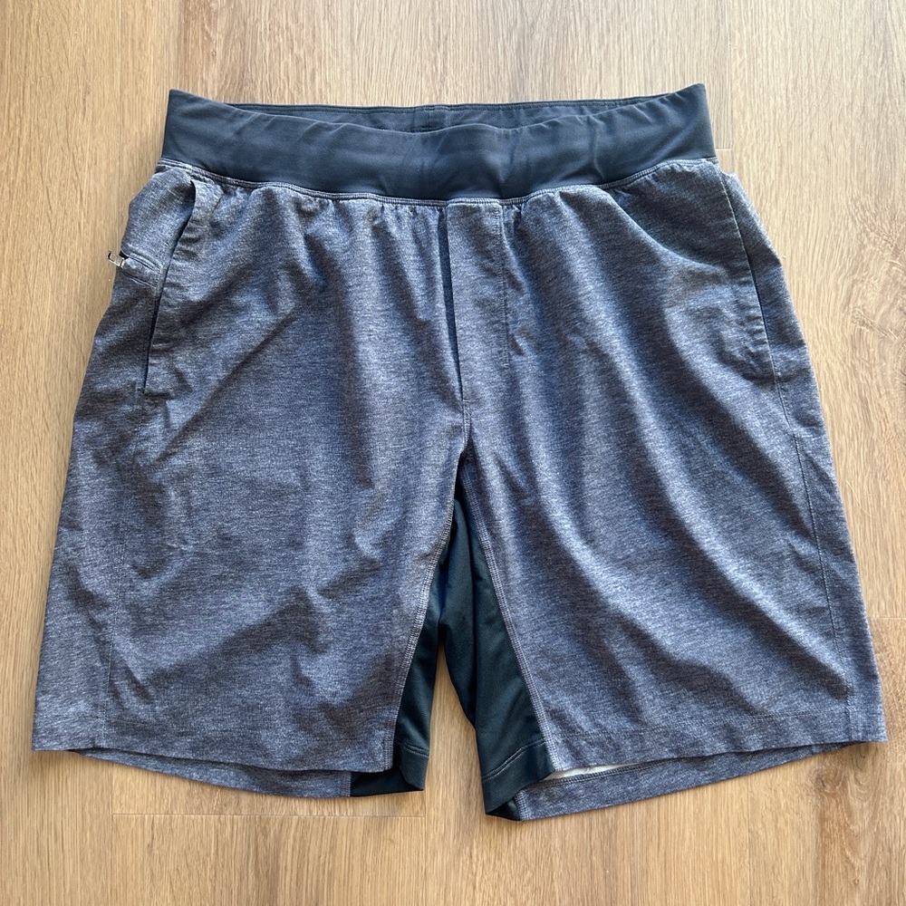 Men’s Lululemon T.H.E. Short linerless 9” heathered grey deep coal sz large